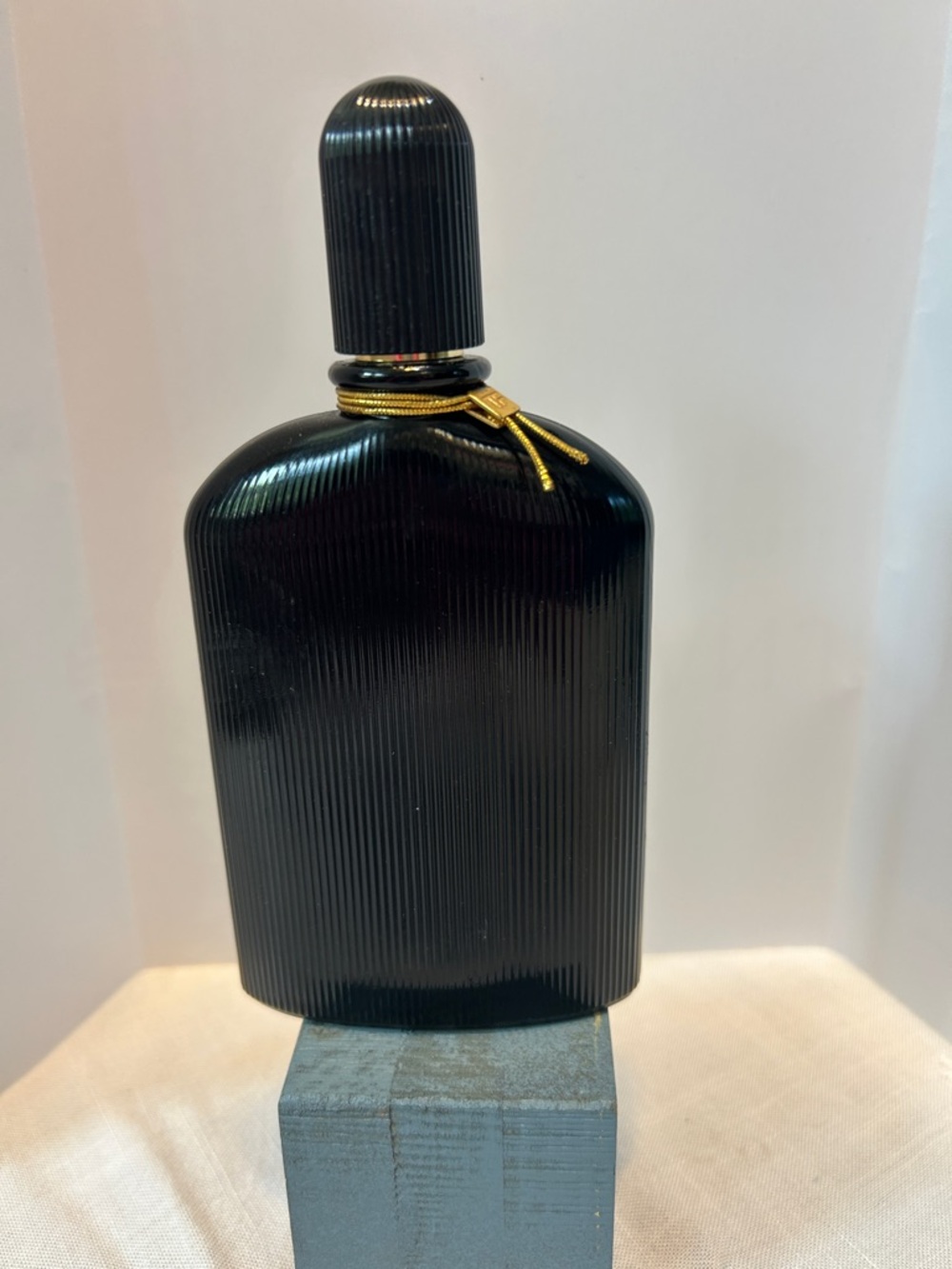 Tom Ford Black orchid eau de perfume. 100 ml.  3.4 oz - Picture 2 of 3
